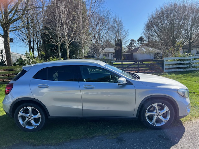 Mercedes-Benz Luxury Euro 4WD Hatch